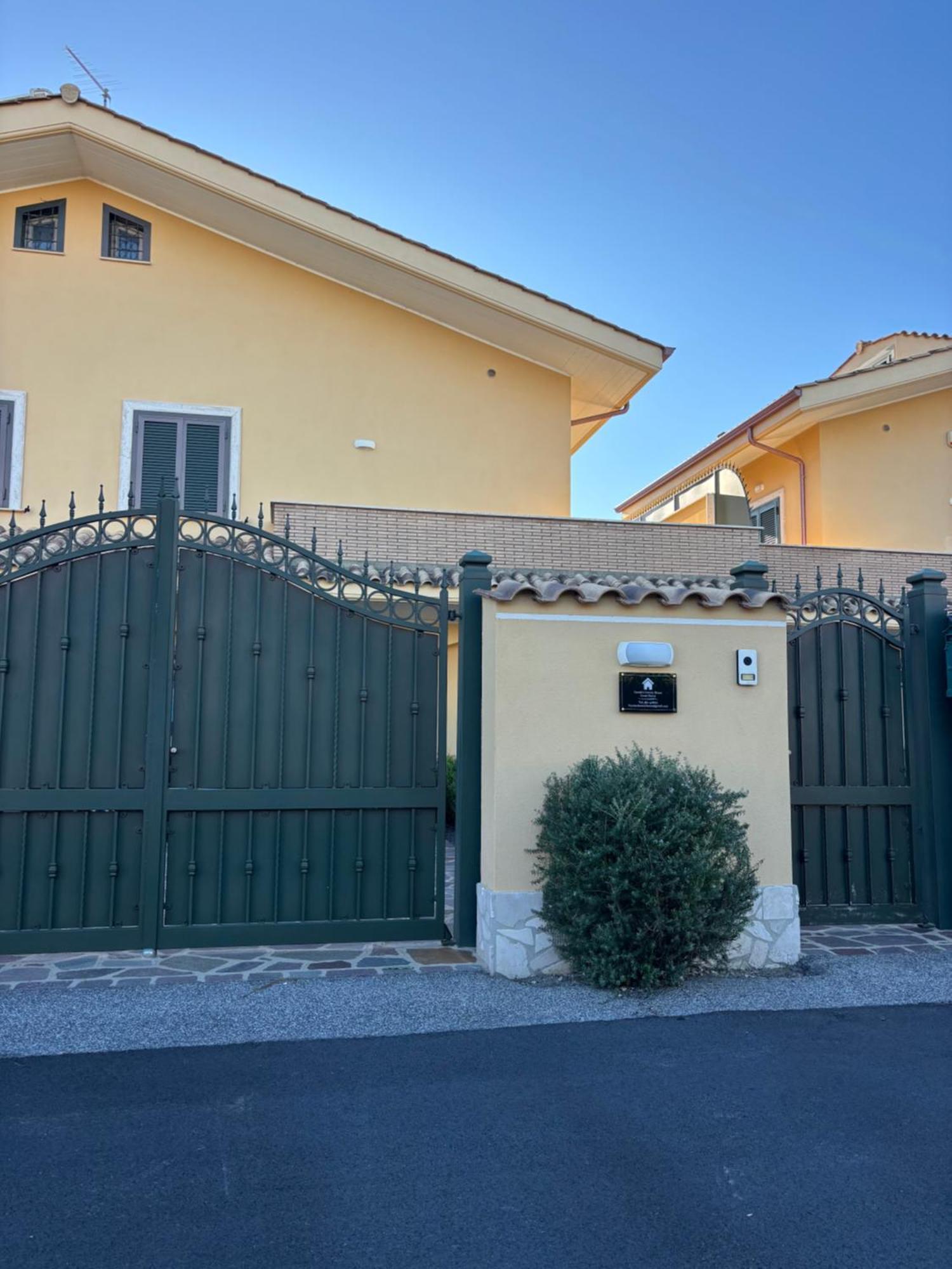 Carolas Luxury House Fiumicino Exteriör bild